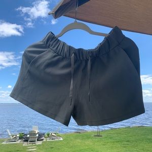 Lululemon On The Fly shorts